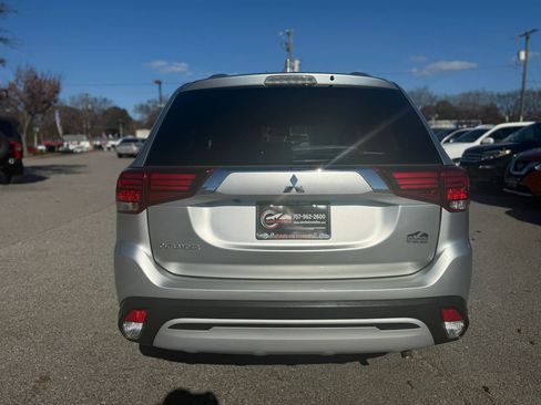 Used 2020 Mitsubishi Outlander ES image 8