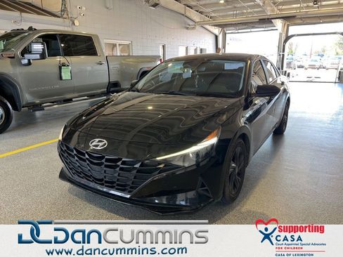 Used 2021 Hyundai Elantra SEL image 1