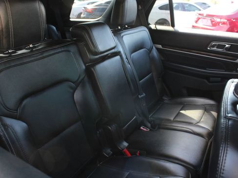 Used 2018 Ford Explorer Limited w/ Equipment Group 301A AWD/4WD image 17