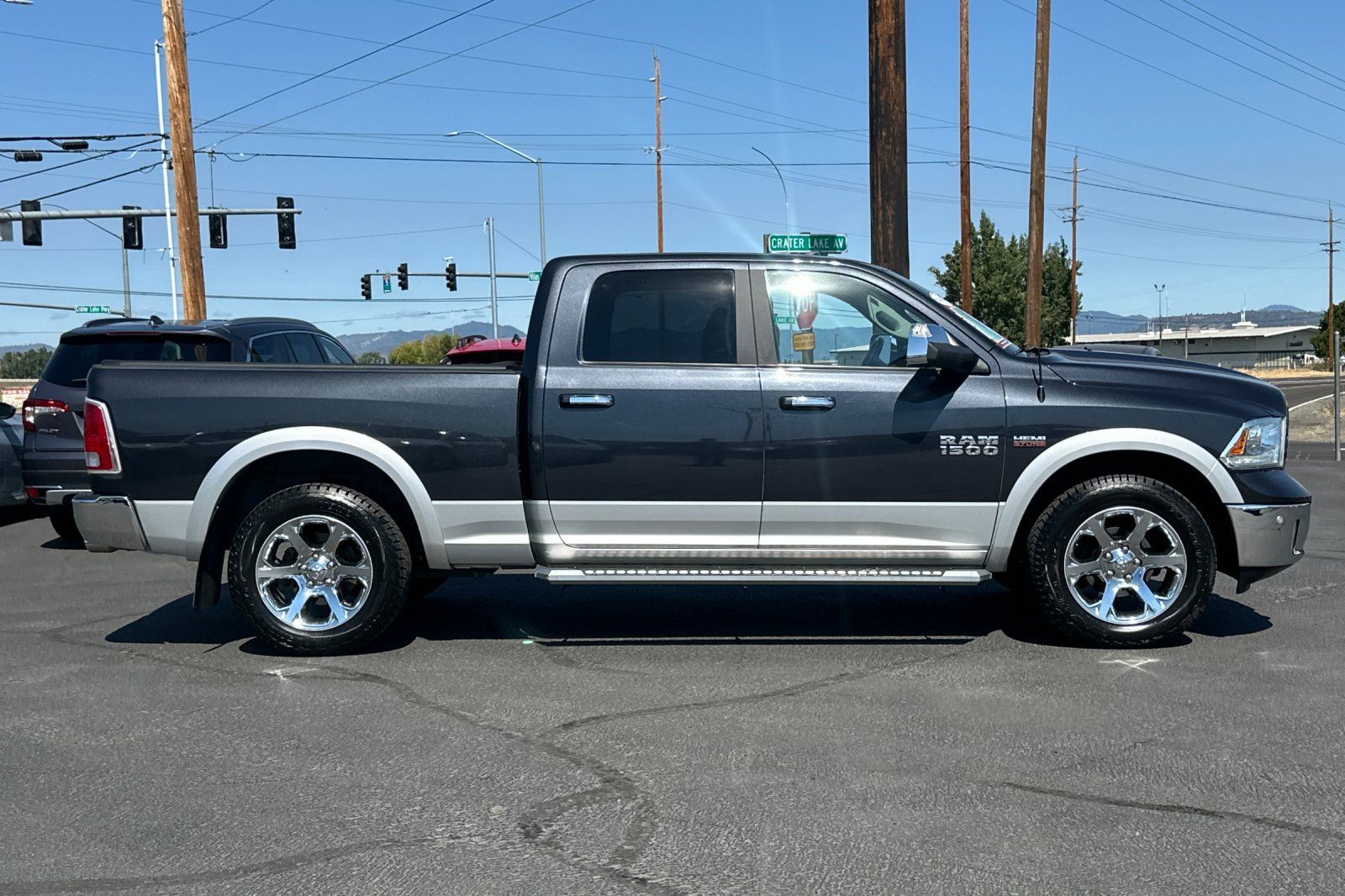 Used 2017 RAM 1500 Laramie w/ Convenience Group AWD/4WD image 3