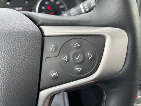 Used 2023 GMC Acadia SLT w/ Preferred Package FWD image 16