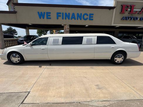 Used 2009 Cadillac DTS Limousine FWD image 4