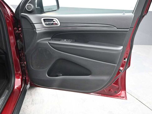 Used 2022 Jeep Grand Cherokee Limited image 20