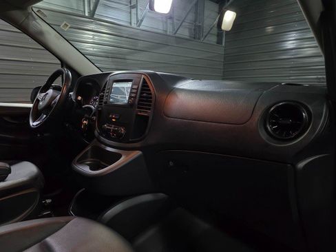 Used 2023 Mercedes-Benz Metris image 14