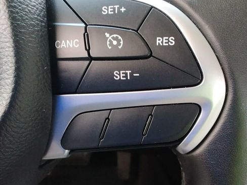 Used 2015 Chrysler 300 Limited w/ Driver Convenience Group image 17