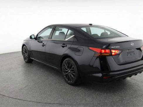 Used 2025 Nissan Altima 2.5 SV FWD image 6