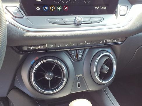 Used 2024 Chevrolet Blazer LT w/ Convenience Package FWD image 9