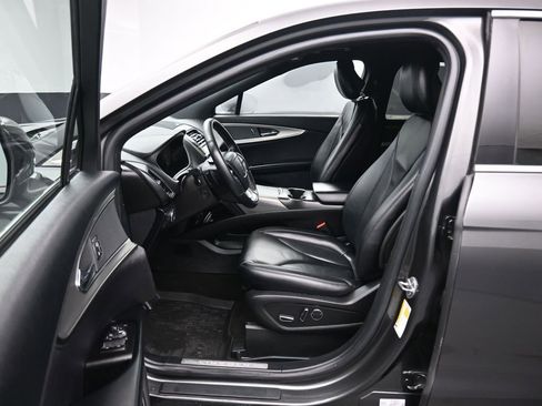 Used 2019 Lincoln Nautilus Select image 11