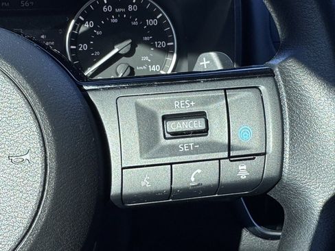 Used 2022 Nissan Rogue SV image 9