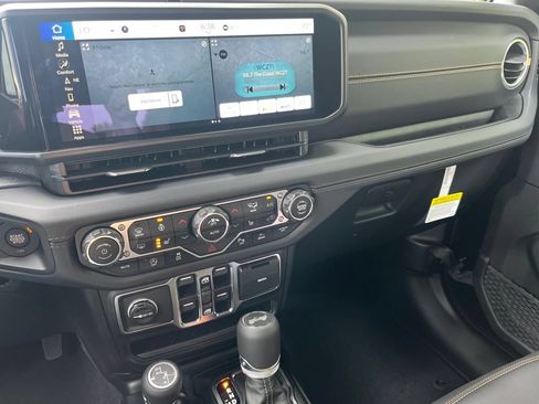 New 2025 Jeep Wrangler Unlimited Sahara AWD/4WD image 15