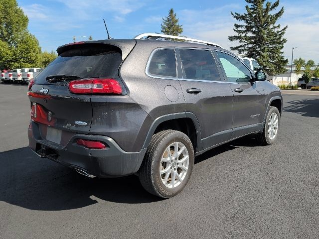Used 2018 Jeep Cherokee Latitude Plus w/ Comfort/Convenience Group AWD/4WD image 3