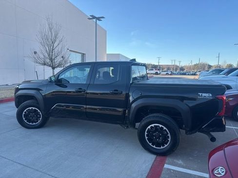 Used 2025 Toyota Tacoma TRD Off-Road image 5