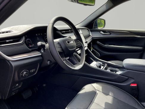 New 2026 Jeep Grand Cherokee L Limited AWD/4WD image 16