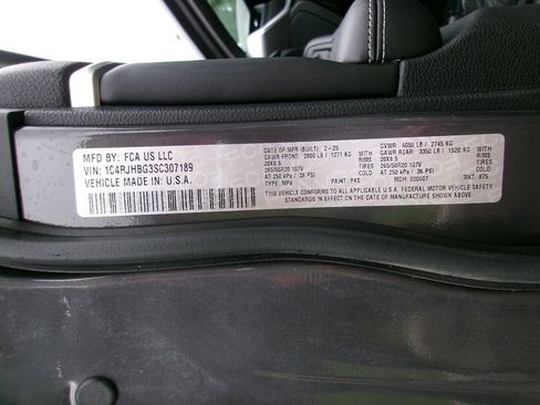 Certified 2025 Jeep Grand Cherokee Limited w/ Black Appearance Package AWD/4WD image 19