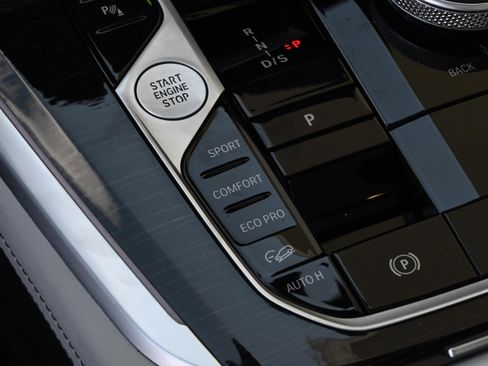 Certified 2025 BMW X5 xDrive40i w/ M Sport Package image 19