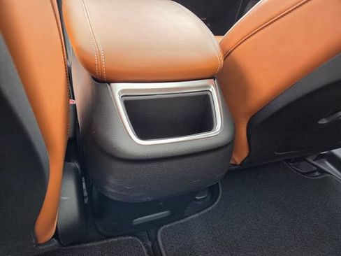 Certified 2024 Chrysler Pacifica Pinnacle FWD image 8