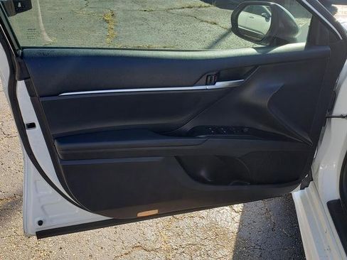 Used 2018 Toyota Camry SE image 12