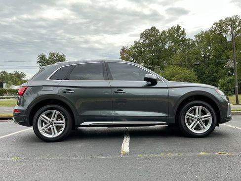 Used 2023 Audi Q5 e Premium w/ Convenience Package image 4