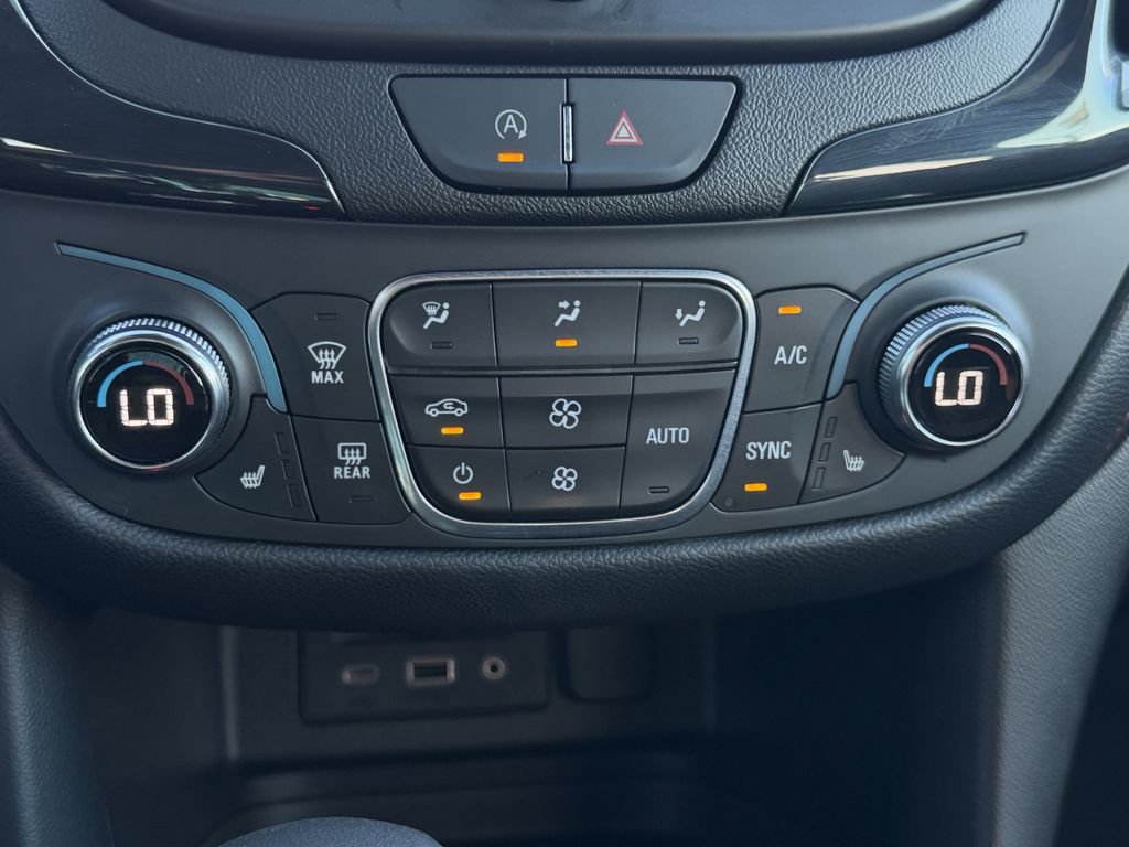 Used 2022 Chevrolet Equinox RS w/ RS Leather Package FWD image 31