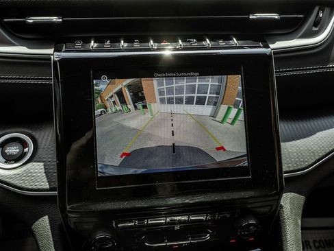 Used 2023 Jeep Grand Cherokee Altitude AWD/4WD image 9