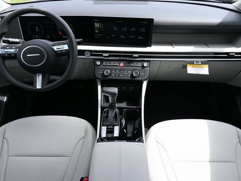 New 2025 Hyundai Tucson SE image 13