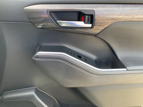 Used 2020 Toyota Highlander Platinum image 22