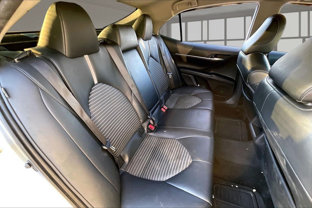 Used 2020 Toyota Camry SE FWD image 24