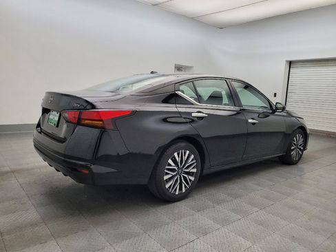 Used 2024 Nissan Altima 2.5 SV image 9