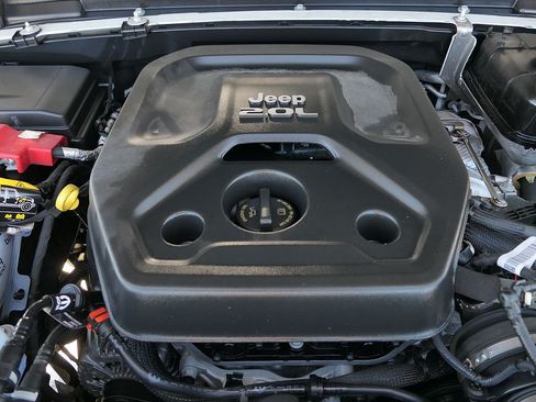 Used 2021 Jeep Wrangler Unlimited Sport AWD/4WD image 28