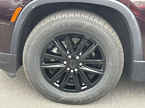 Used 2023 Chevrolet Traverse LT image 12