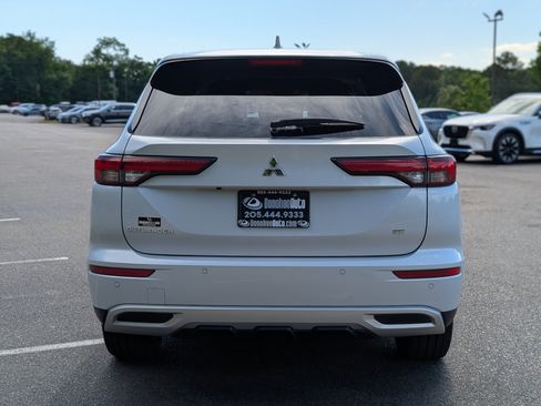 Used 2023 Mitsubishi Outlander SE FWD image 9