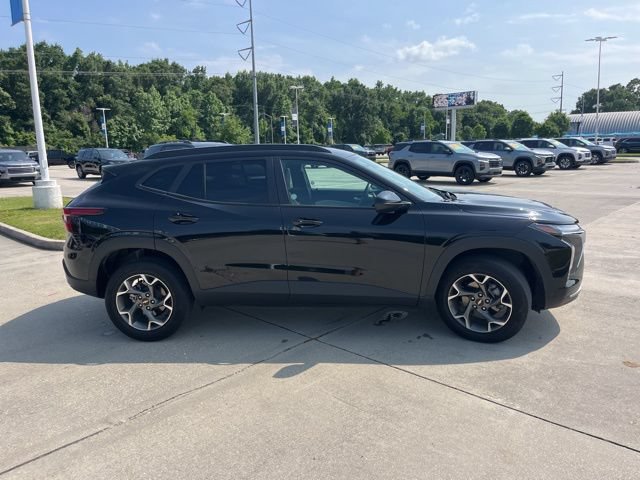 Used 2025 Chevrolet Trax LT w/ LT Convenience Package FWD image 9