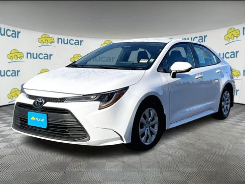 Used 2025 Toyota Corolla LE image 3