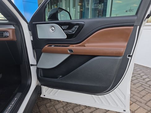 Used 2020 Lincoln Aviator Reserve w/ Equipment Group 202A image 29