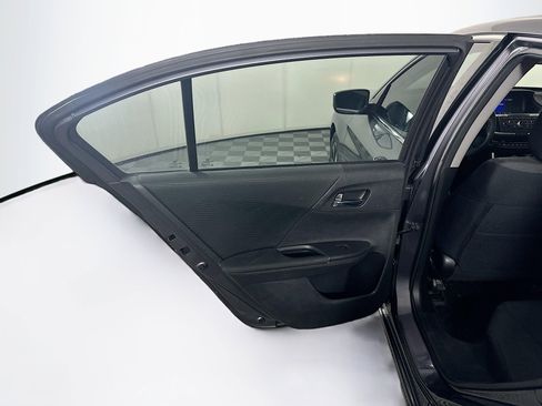 Used 2017 Honda Accord LX image 23