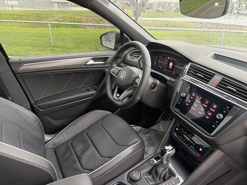 Used 2022 Volkswagen Tiguan SEL R-Line AWD/4WD image 34