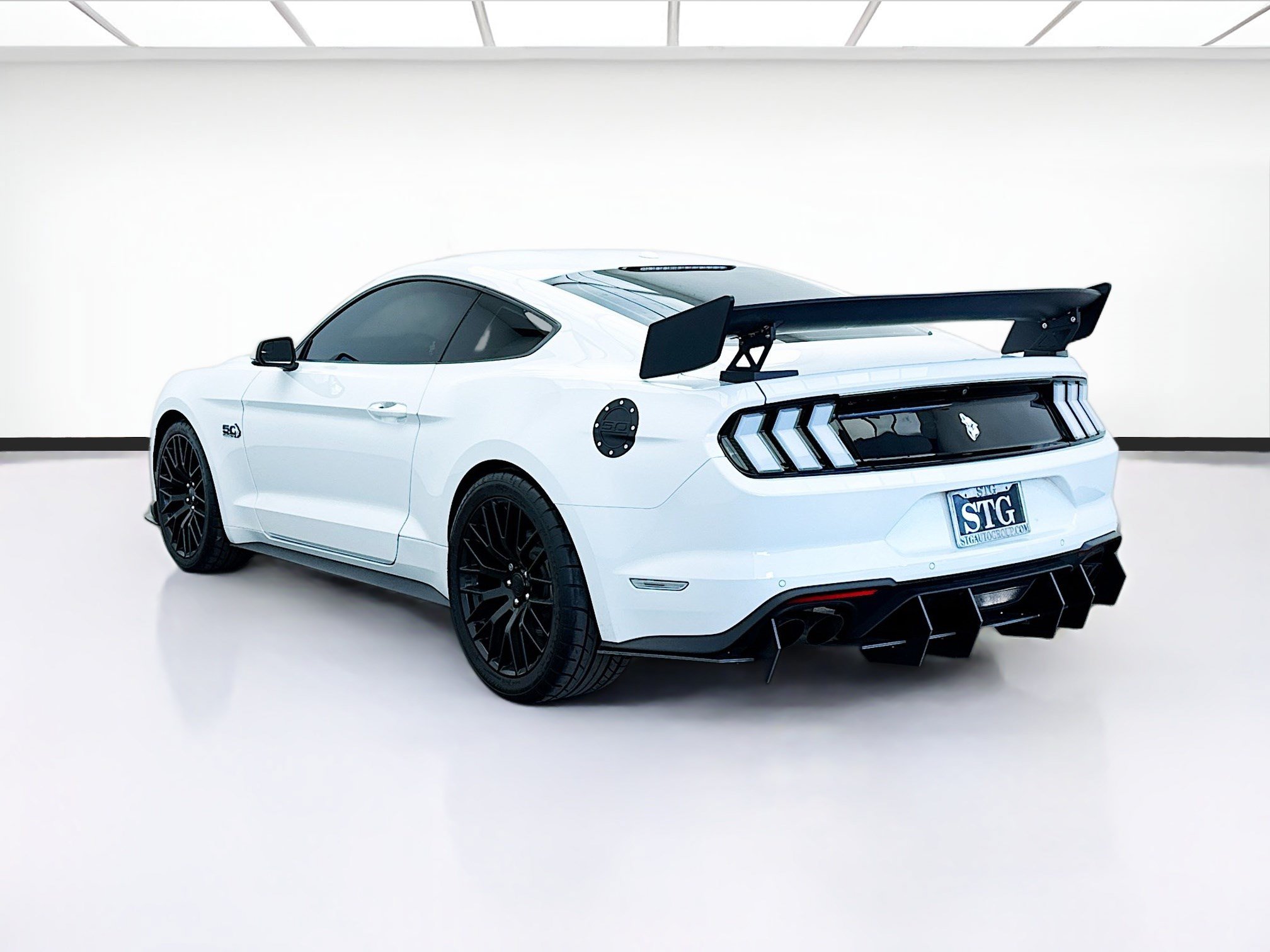 Used 2018 Ford Mustang GT Premium w/ Equipment Group 401A RWD image 6