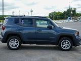 Used 2021 Jeep Renegade Latitude w/ Luxury Group I image 4
