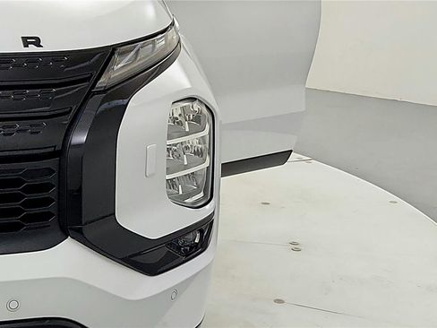 Used 2024 Mitsubishi Outlander SEL Black Edition AWD/4WD image 11