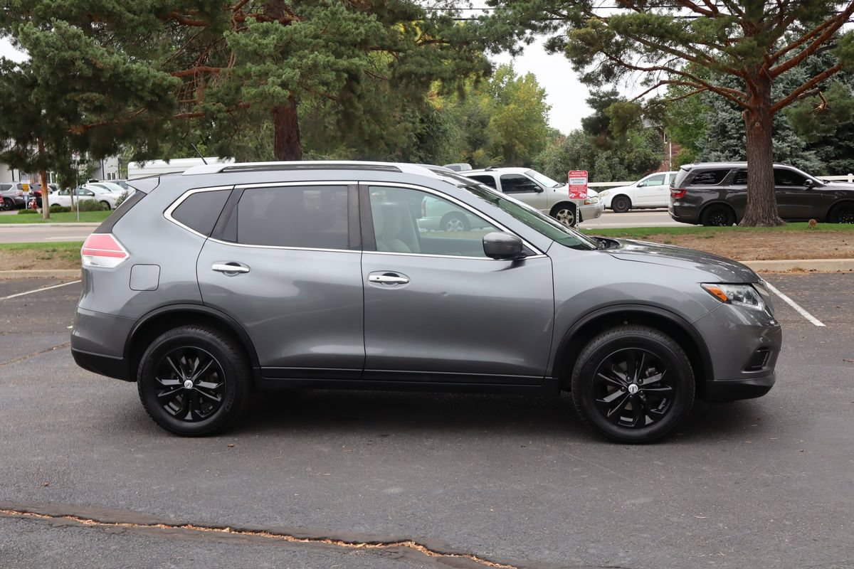 Used 2016 Nissan Rogue SV w/ SV Premium Package AWD/4WD image 3