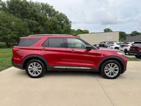 Used 2023 Ford Explorer Limited AWD/4WD image 7