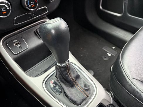 Used 2018 Jeep Compass Latitude FWD image 7