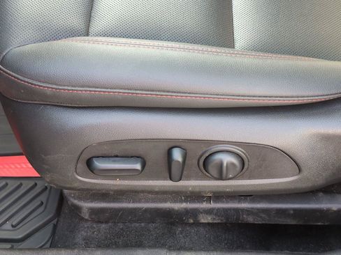 Used 2025 Chevrolet Trax RS w/ Sunroof Package FWD image 16