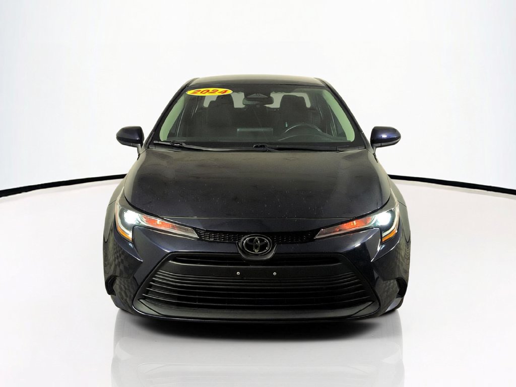 Used 2024 Toyota Corolla LE FWD image 3