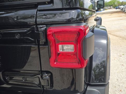 Used 2021 Jeep Wrangler Unlimited Sahara w/ Cold Weather Group image 7