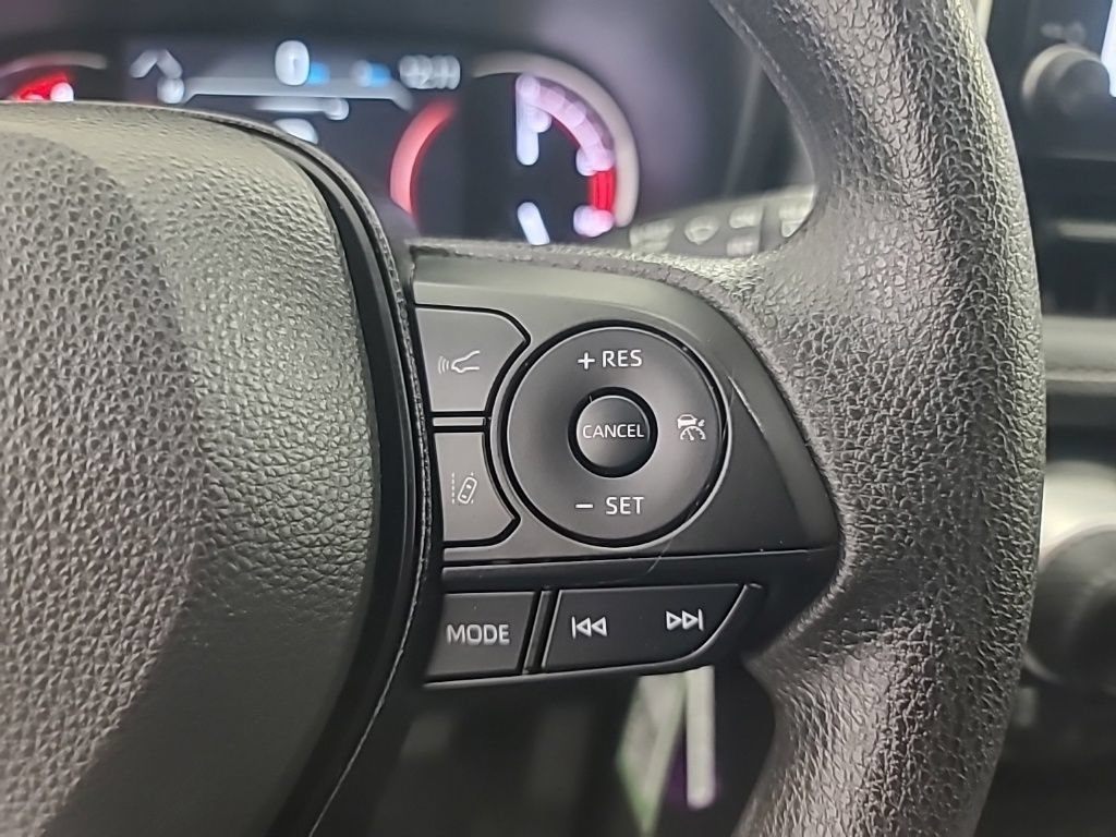 Used 2025 Toyota RAV4 LE AWD/4WD image 31