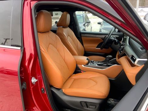Used 2023 Toyota Highlander Platinum image 9