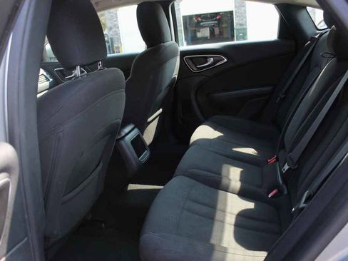 Used 2016 Chrysler 200 Limited FWD image 25