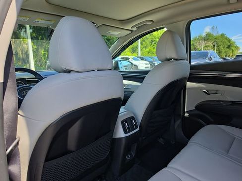 Used 2023 Hyundai Tucson Limited FWD image 11