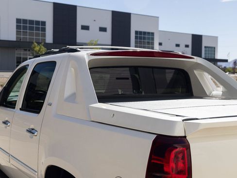 Used 2011 Chevrolet Avalanche LTZ AWD/4WD image 19